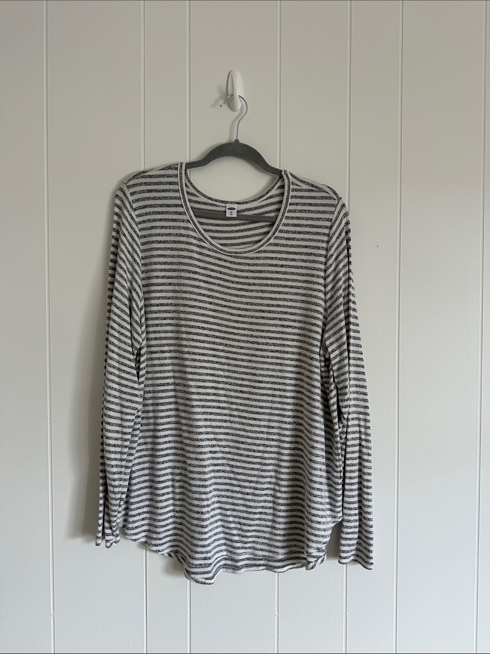 Old Navy Black and White Striped Long-Sleeve Tee